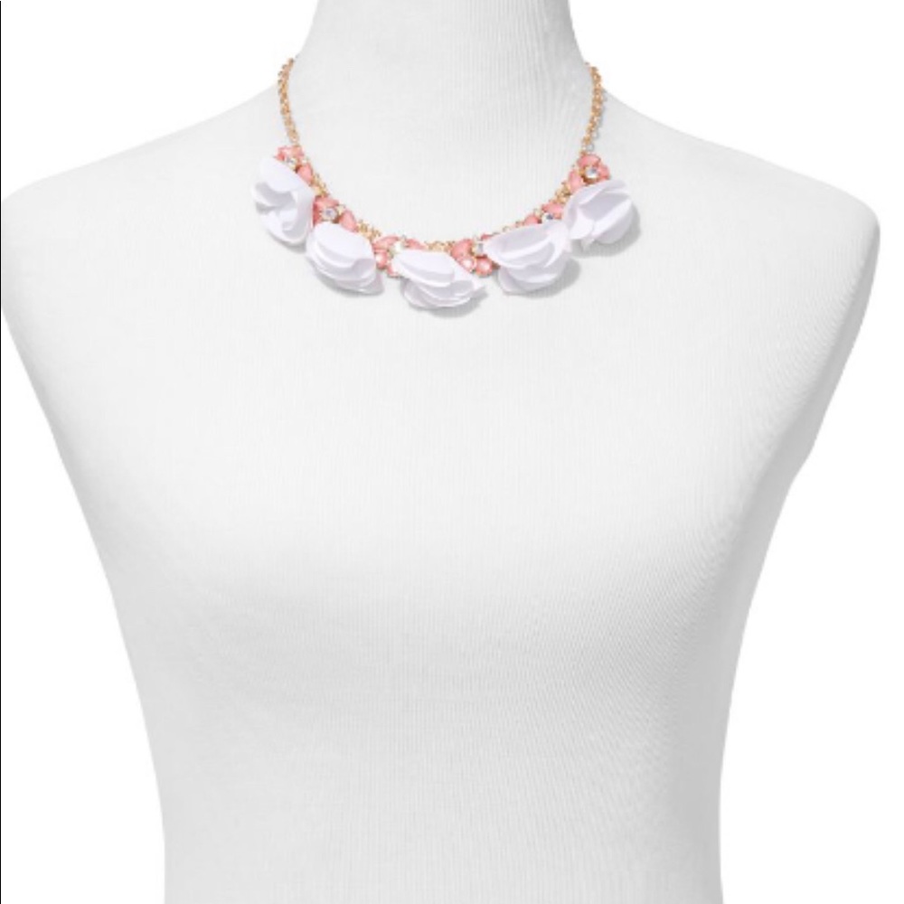 ☀️3 for 24☀️ Pink and white flower necklace